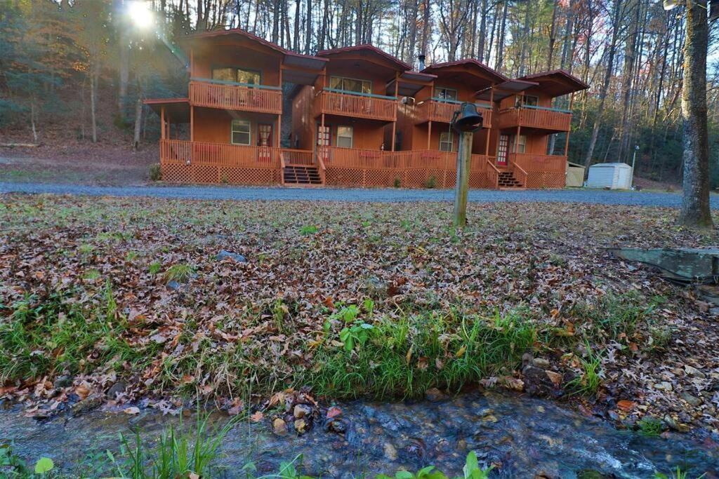 Oktoberfest Themed Cabin In Woods Stream #14 Helen Esterno foto